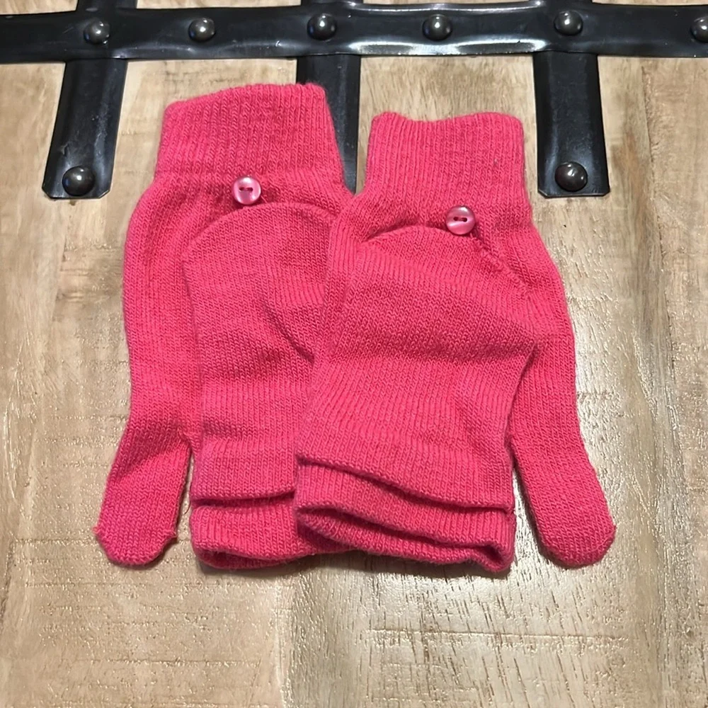 6 pairs of women’s fingerfree gloves/mittens